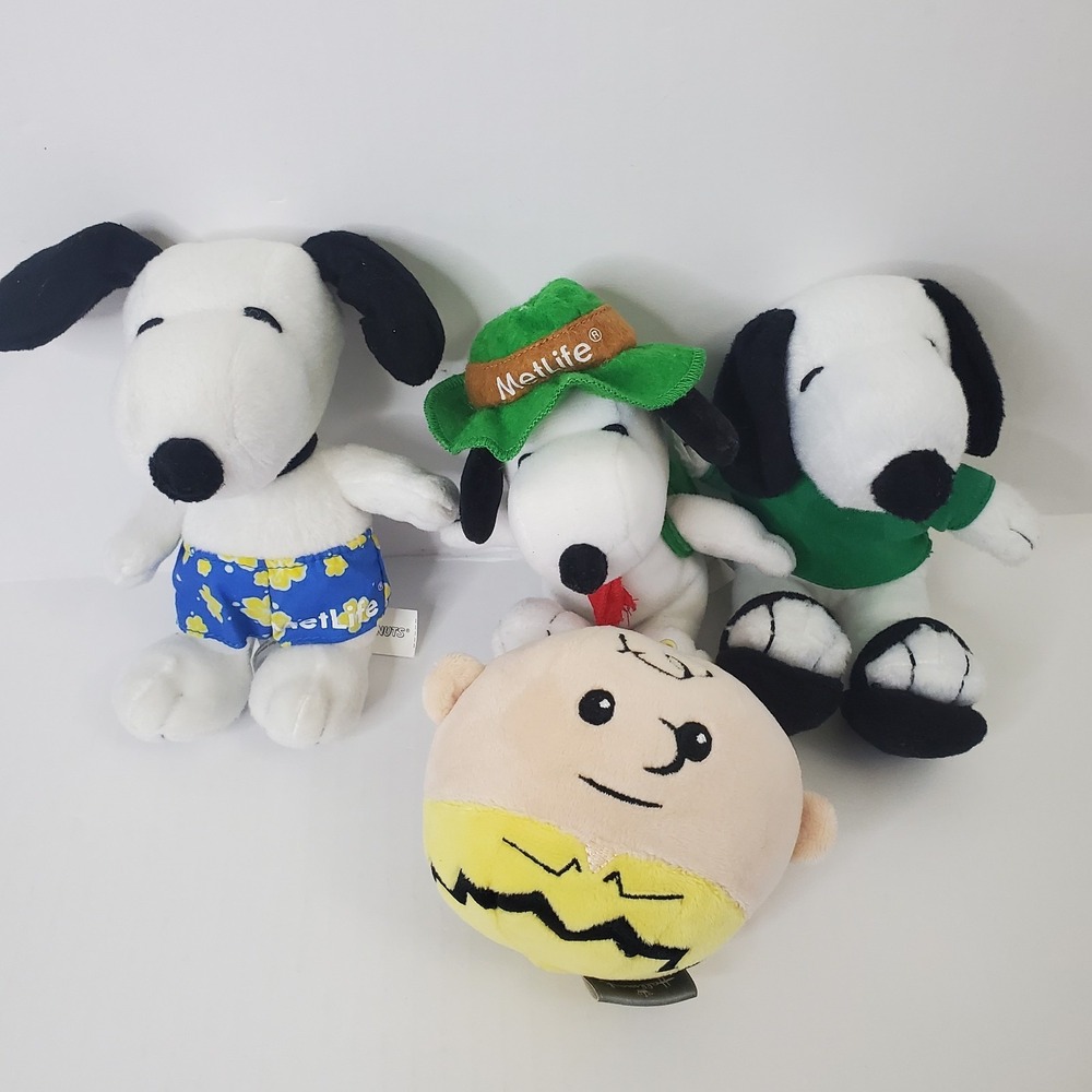 Peanuts Snoopy Plush Lot (3) + Charlie Brown Round Stuffed Toy